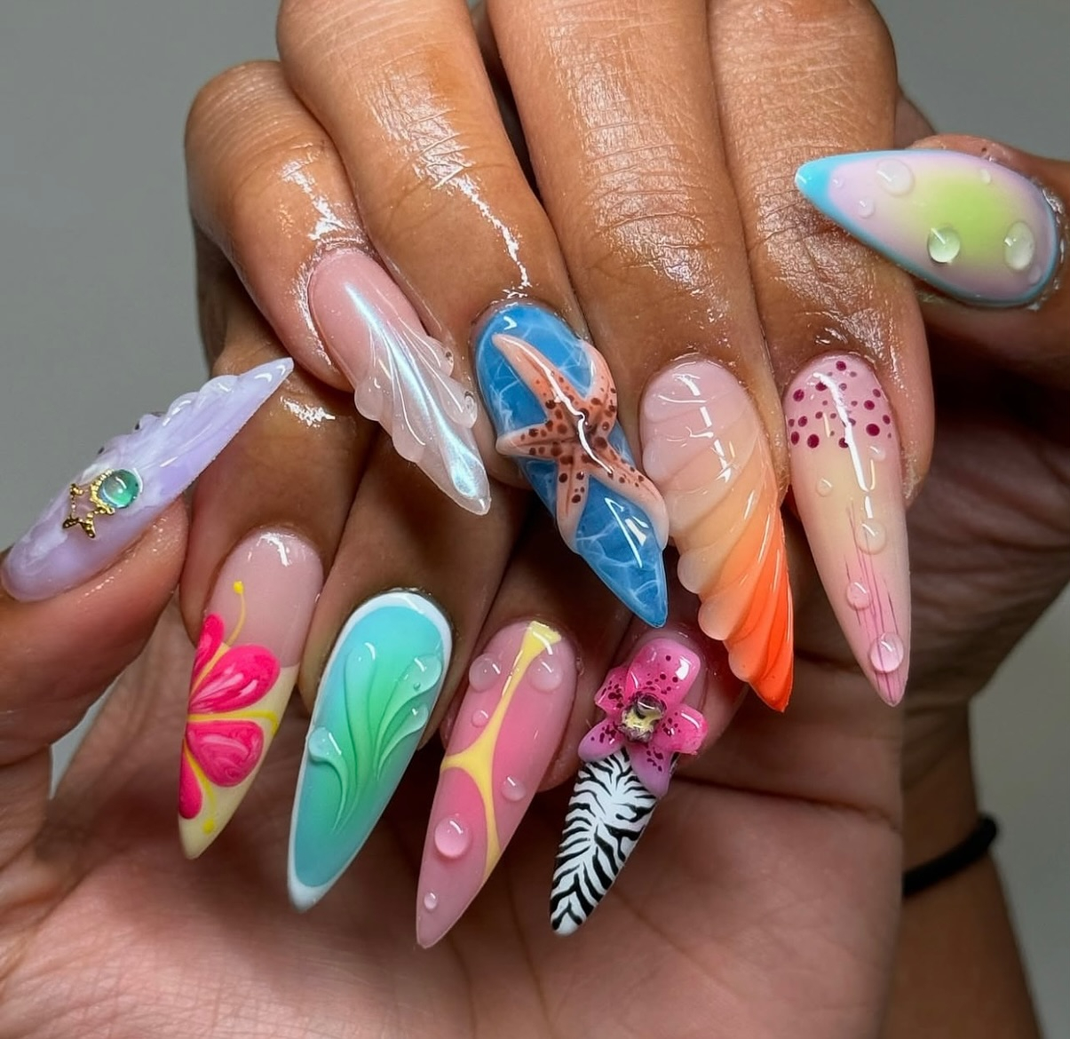3D Nageldesign mit Unterwasser-Motiven und Elementen