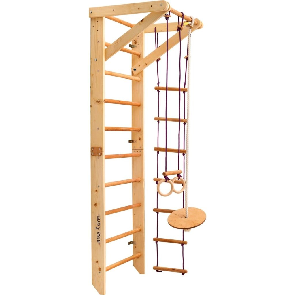 Kinder spielen auf Klettergerüst mit Rutsche.